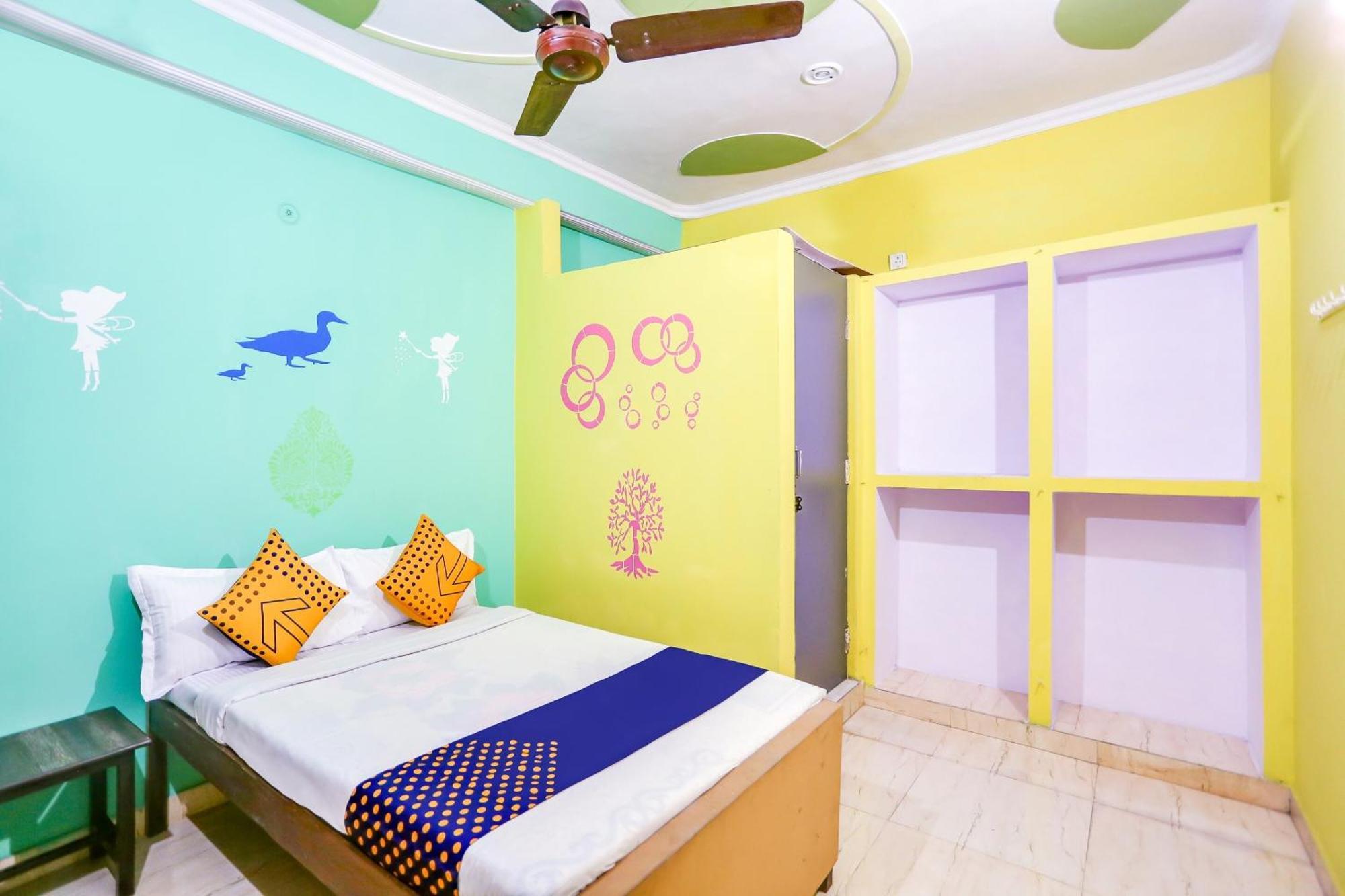 Hotel O White House 2*